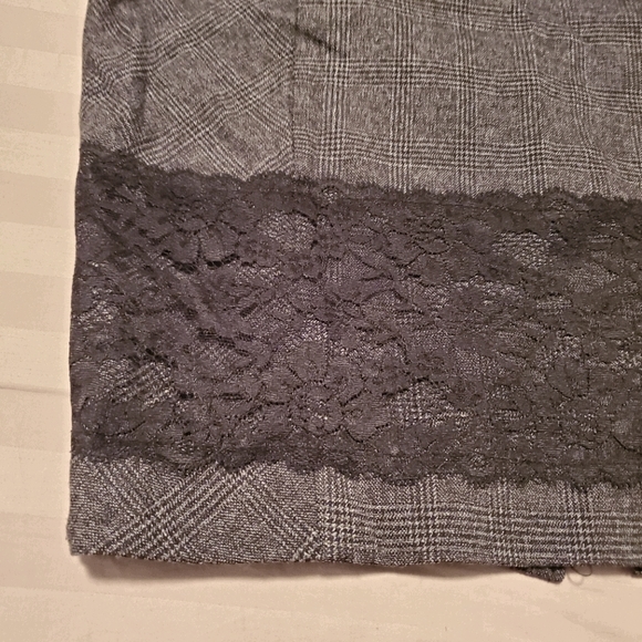 ⭐ 3/$20 Rickis Pencil skirt with lace trim. - Picture 2 of 7